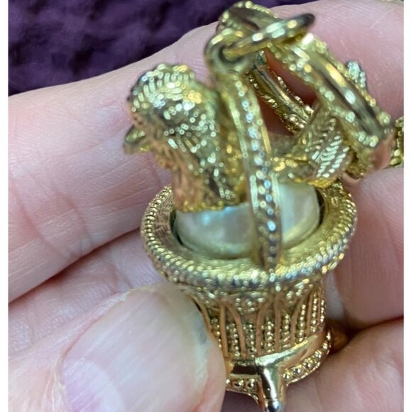 Vintage Joan Rivers Gold-Tone Hen in a Basket Pendant Necklace With Pearl & Ruby - Picture 2 of 6
